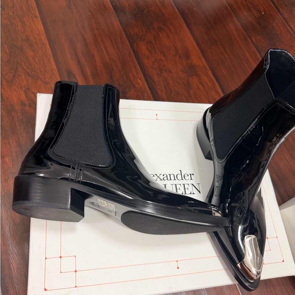 Alexander McQueen Black Boots with Silver Accents - Picture 2 of 7